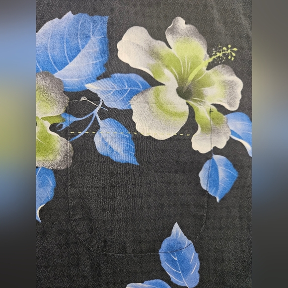 Tommy Bahama Small 100% Silk  Floral Pattern button-up shirt - Picture 5 of 10